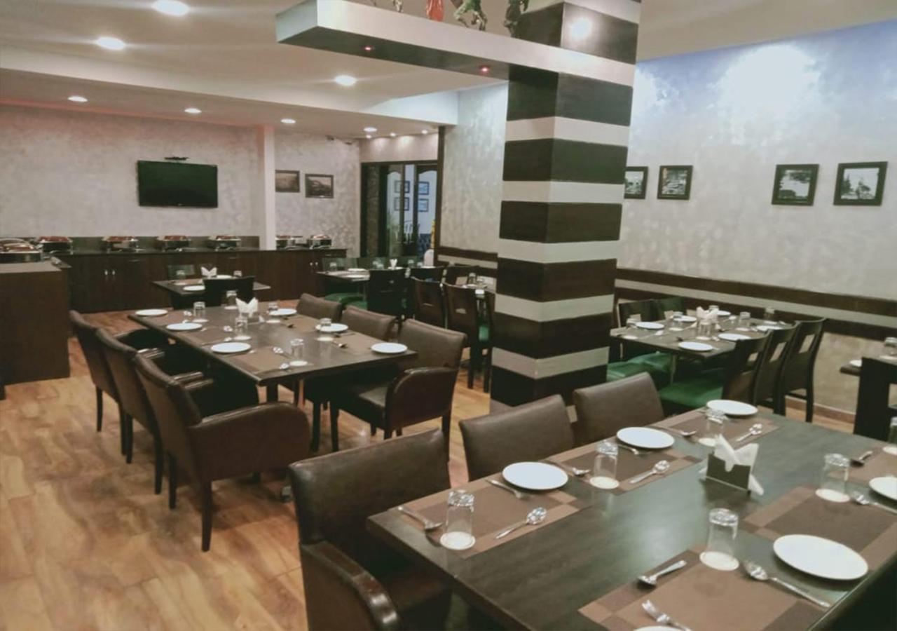 ホテル Sanobar The Midtown ムスーリー エクステリア 写真