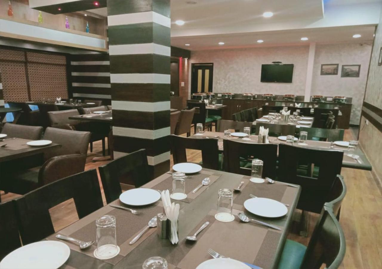 ホテル Sanobar The Midtown ムスーリー エクステリア 写真