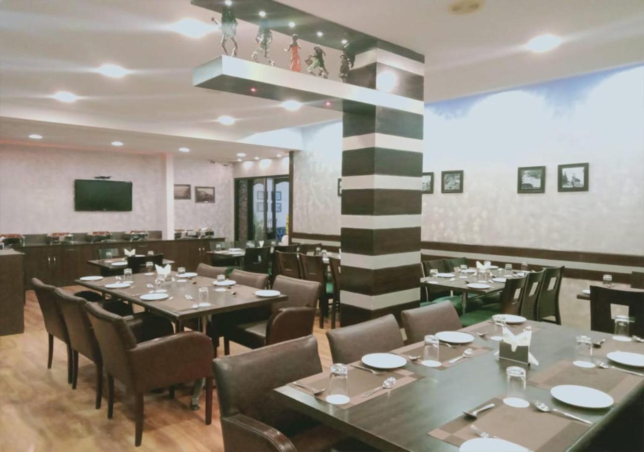 ホテル Sanobar The Midtown ムスーリー エクステリア 写真