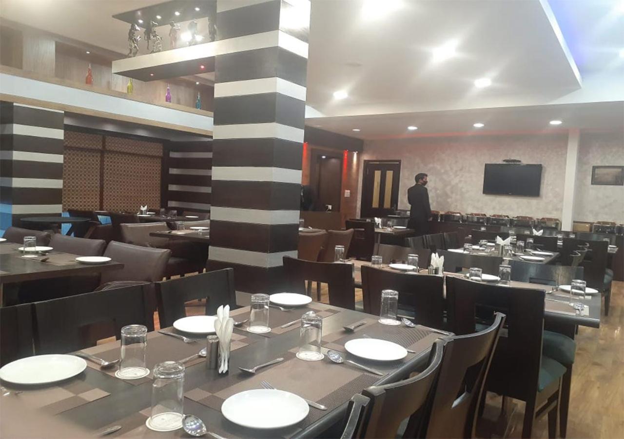 ホテル Sanobar The Midtown ムスーリー エクステリア 写真